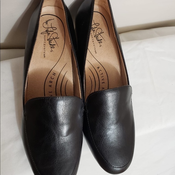 Life Stride All Black Walk-All-Day Loafer Heels - Picture 4 of 4